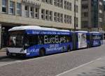 Vanhool,  ein 4 Achser Doppelgelenkbus mit einer Länge von 25 Metern.
Auf Hamburg´s Straßen als Linienbus im Einsatz. Gesehen am 08.05.2013. 
