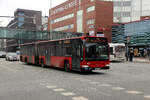 Gelenkbus Mercedes der KVGG kommt hier am 10.2.2026 aus Richtung HBF Kiel.