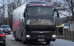 Ein MAN Lion's Coach ist als Mannschaftsbus vom 'RB Leipzig' am Mönchengladbacher Flughafen.