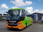 Ein neuer Flixbus Scania Touring Reisebus am 27.05.17 bei Bad Homburg 