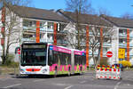 Stadtwerke Neuss Wagen 243  Moplak  auf der Linie 854 nach Weckhoven, 19.3.22, Fesserstraße  
