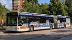 Ein Mercedes-Benz O530 Citaro Facelift G 4-T�rer, Baujahr 2011 mit Werbung f�r  Das Donners Panorama-Restaurant  aus Cuxhaven steht als Linie 2007 nach Stade-Ottenbeck, Airbus an der Haltestelle