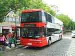 Neoplan der VKU , Dortmund - Bergkamen,näheren Typ vom Bus
konnte ich vom Fahrer nicht erfahren ,er fährt als S30 von
Bergkamen nach Dortmund im 30 Minuten Takt. 