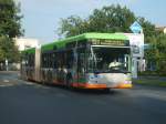 Am 13.7.07 fhrt ein O530 G der stra als Buslinie 121 der Haltestelle Niedersachsenring entgegen