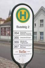 Bussteig 2 der ThüSac  in Schmölln am Bahnhof.