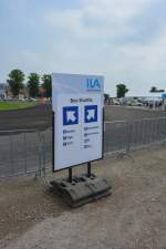 ILA Wegweiser zur den Shuttle Haltestellen.