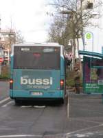 22.11.2008: Ein Homburger Stadtbus von hinten, man beachte die Lüftungsschlitze oberhalb der Aufschrift.