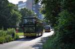 B-V 3124 auf der Linie 186 und B-V 1385 auf der Linie 284. Aufgenommen am 09.07.2013 S-Bahnhof Lichterfelde Süd.