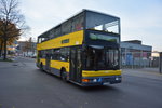  25 Jahre Linie 100  und deswegen sind einige Historische Busse unterwegs zwischen Berlin Zoologischer Garten und Berlin Alexanderplatz. Hier zu sehen ist ein MAN DN 95 (ND 202) (B-W 3045). Aufgenommen am Bahnhof Berlin Zoologischer Garten / Hertzallee / 31.10.2015.
