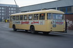  25 Jahre Linie 100  und deswegen sind einige Historische Busse unterwegs zwischen Berlin Zoologischer Garten und Berlin Alexanderplatz. Hier zu sehen ist ein Büssing E2U 62S (Präsident 14R) (B-DV 237H). Aufgenommen am Bahnhof Berlin Zoologischer Garten / Hertzallee / 31.10.2015.
