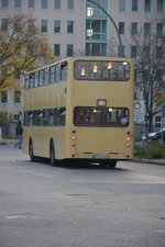 25 Jahre Linie 100  und deswegen sind einige Historische Busse unterwegs zwischen Berlin Zoologischer Garten und Berlin Alexanderplatz.
