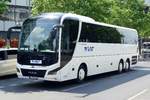 MAN Lion's Coach von BVB-Bus Verkehr Berlin KG mit Hertha BSC sticker, hier als Zusatz - /Mannschaftsbus.