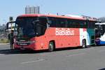 Scania Interlink - BlaBlaBus / Becker Tours, hier nahe Berlin -Hauptbahnhof im August 2020.
