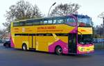 MAN A22 /UNVI Urbis 2.5DD, B-EX 4900, von BEX-Bayern Express-P.Kühn Berlin GmbH, hier unterwegs als Paketbus der DHL. Berlin im Dezember 2020.