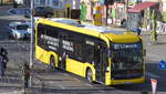 Berliner Verkehrsbetrie mit dem E-Bus mit der internen Bezeichnung MB EE19 (BVG-Nr.1826), Herstellertyp MB eCitaro aus dem Jahr 2019 als Linie 893 am 22.03.21 Berlin Buch.