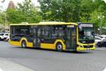 Schröder Reisen Langenau mit dem MAN Lion's City Efficient Hybrid- Wagen '8640', auf der BVG OL 204 mit Fahrtziel S Südkreuz.