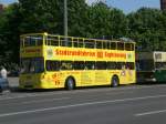 MAN-Doppeldecker Sightseeing-Bus am Berliner Rathaus.