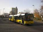 MAN Niederflurbus 2. Generation auf der Linie 125 nach U-Bahnhof Osloer Strae an der Haltestelle Eschbachstrae/S-Bahnhof Tegel.