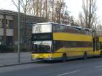 MAN-Doppeldecker als Schulbus am U-Bahnhof Paracelsus-Bad. 