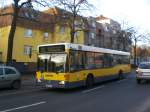 Mercedes-Benz O 405 (Hochflur-Stadtversion) auf der Linie 122 nach Waidmannslust Titiseestrae am U-Bahnhof Paracelsus-Bad.