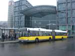 Solaris Urbino auf der Linie TXL nach S+U Bahnhof Alexanderplatz an der Haltestelle Hauptbahnhof/Washingtonplatz.