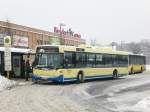 Ein Scania auf der Linie 398 nach S-Bahnhof Mahlsdorf am U-Bahnhof Elsterwerdaer Platz.