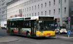 BVG 1363 (B V 1363) fährt mit Werbung für den Beamten Wohnungs Verein.