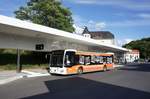 Stadtbus Eisenach: Mercedes-Benz Citaro C2 der KVG Eisenach, eingesetzt im Stadtverkehr. Aufgenommen am ZOB Eisenach (Zentraler Omnibusbahnhof Eisenach) / Hauptbahnhof von Eisenach im Juli 2017.