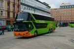 Flixbus Neoplan Skyliner Doppeldecker am 18.12.21 in Frankfurt am Main Fernbusbahnhof 