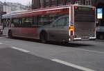 Ein Schnellbus der Hochbahn macht Werbung fr Mercedces-Benz.