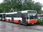 Mercedes-Benz O 405 N (Niederflur-Stadtversion) auf der Linie 141 nach Rönneburg An der Eiche am S-Bahnhof Neugraben.