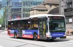 Hochbahn 6916 (HH HN 2976) macht Werbung fr VWA.
Hamburg HBF, 17.6.2010.