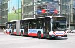 Hochbahn 7508 (HH HN 2578) macht Werbung fr Provinzial.
Hamburg HBF, 17.6.2010.