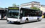 PVG 0751 (PI LZ 538) mit Werbung für das Ärzte Netz Hamburg Nordwest.
Hamburg Altona Bahnhof, 17.6.2010.