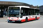 Hochbahn 2519 (HH HN 2519) mit Werbung für die Fliesen Zentrale.
Hamburg Harburg ZOB, 17.6.2010.
