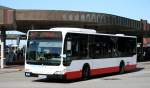 Hochbahn 2753 (HH HN 2753) macht Werbung für Nordhausen Raumgestaltung.
Hamburg Harburg ZOB, 17.6.2010.