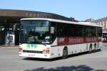 KVG 838 (WL KV 217) macht Werbung für Stöterau Küchen.
Hamburg Harburg ZOB, 17.6.2010.