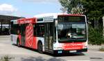 Hochbahn 2625 (HH HN 2625) macht Werbung fr Harrys Fliesenmarkt.
Aufgenommen am ZOB Harburg, 21.8.2010. 