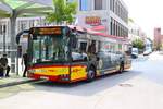 HSB Hanau Solaris Urbino 12 Wagen 17 am 07.06.24 in Hanau Freiheitsplatz