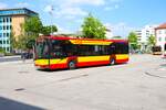HSB Hanau Solaris Urbino 12 Wagen 22 am 07.06.24 in Hanau Freiheitsplatz