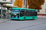 Nagelneuer Racktours Mercedes Benz eCitaro im KVG Design am 24.10.26 in Hanau Freiheitsplatz auf den Linien 32
