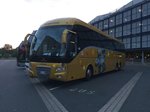 Ein MAN Tittan Reisebus am 18..05.2016 am Airport Hannover.