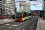 RNV Mercedes Benz eCitaro Wagen 8500 am 22.12.19 in Heidelberg auf der Linie 20 am Hauptbahnhof