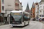 Wagen Nr. 815 der Stadtverkehr L�beck Mobil GmbH (SL/SWLM) fuhr am 03.09.2026 als Linie 8 nach Bornkamp.
Hier auf der L�becker Holstenstra�e.

Modell: (EvoBus) Mercedes Benz eCitaro 
Baujahr: 2021
Kennzeichen: HL-SL 1815
Werbung: -