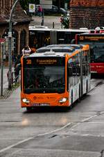 Wagen Nr. 388 der L�beck-Travem�nder Verkehrsgesellschaft mbH (LVG) fuhr am 03.09.2026 als Linie 30 nach Travem�nde Gneversdorf.
Hier auf der L�becker Holstenstra�e.

Modell: (EvoBus) Mercedes Benz O 530 G C2
Baujahr: 2020
Kennzeichen: HL-SL 1388
Werbung: Stadtwerke L�beck / Strandlinien
