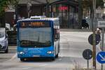 Wagen Nr. 606 der Stadtverkehr L�beck Mobil GmbH (SL/SWLM) fuhr am 11.09.2026 als Linie 3 nach Eichholz.
Hier am L�becker Lindenteller.

Fahrzeugbesitzer: Stadtverkehr L�beck Mobil GmbH (SL/SWLM)
Fahrzeugnutzer: Stadtverkehr L�beck Mobil GmbH (SL/SWLM)
Modell: (EvoBus) Mercedes Benz O 530 (Facelift)
Baujahr: 2008
Kennzeichen: HL-SL 1606
Werbung: Schmidt-R�mhild, gewusst-wo