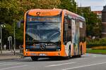 Wagen Nr. 819 der Stadtverkehr L�beck Mobil GmbH (SL/SWLM) fuhr am 11.09.2026 als Linie 8 zum Bauernweg.
Hier auf der L�becker Puppenbr�cke.

Fahrzeugbesitzer: Stadtverkehr L�beck Mobil GmbH (SL/SWLM)
Fahrzeugnutzer: Stadtverkehr L�beck Mobil Gmb ...