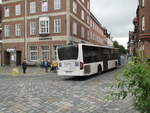 Ein Citaro der KVG ist unterwegs in der Altstadt von Lüneburg am 29.8.21