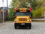 Ein International Schulbus aus Amerika am 25.10.15 in Mannheim am Schloss 