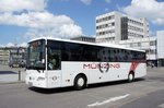 Bus Ulm: Mercedes-Benz Intouro von Omnibusreisen Münzing, aufgenommen im Juni 2016 am Hauptbahnhof in Ulm.